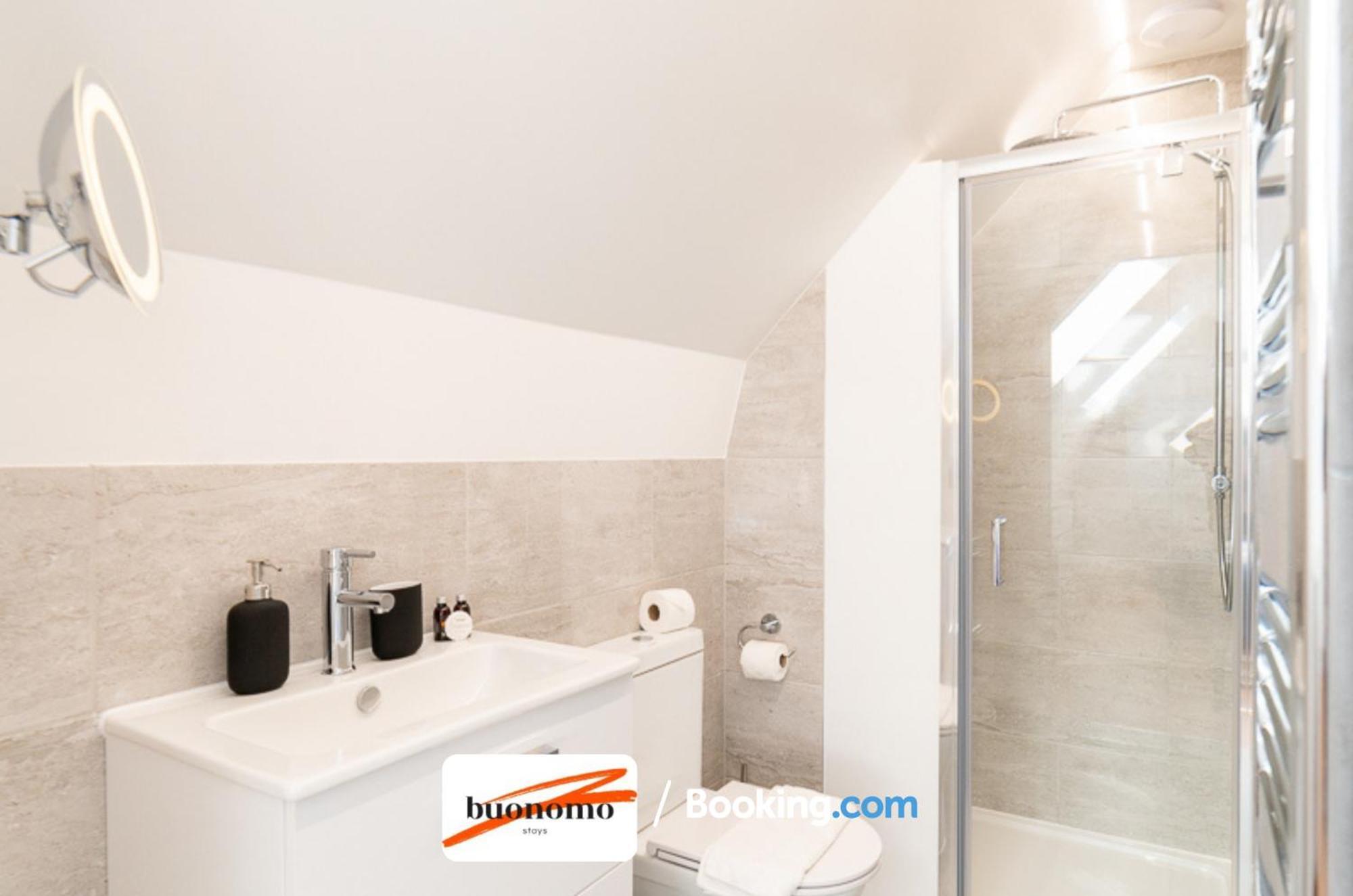Two Bedroom Apartment At Buonomo Stays Short Lets & Serviced Accommodation 런던 외부 사진