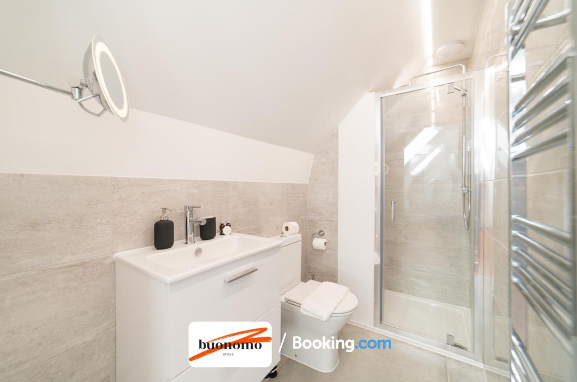 Two Bedroom Apartment At Buonomo Stays Short Lets & Serviced Accommodation 런던 외부 사진