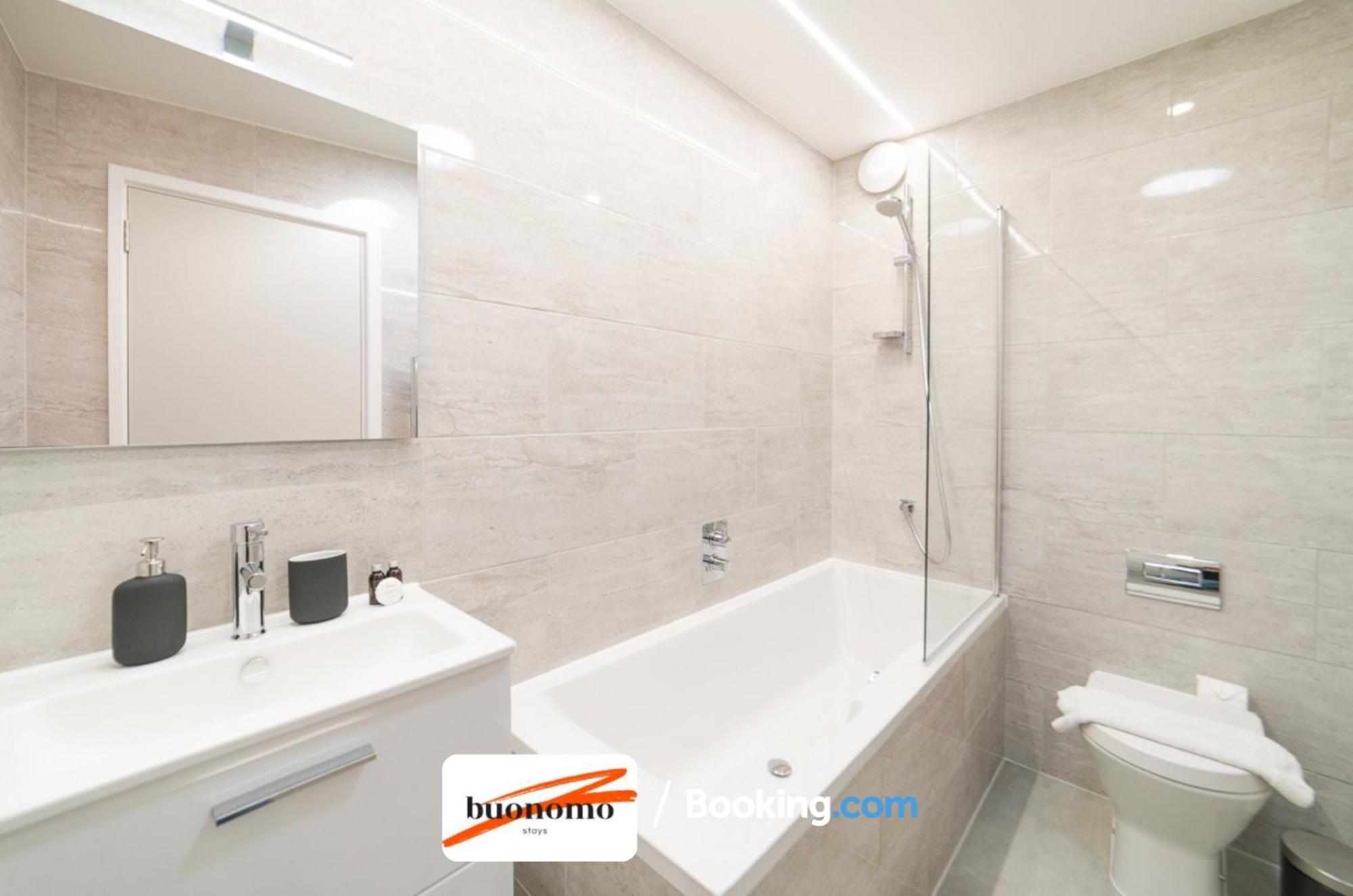 Two Bedroom Apartment At Buonomo Stays Short Lets & Serviced Accommodation 런던 외부 사진